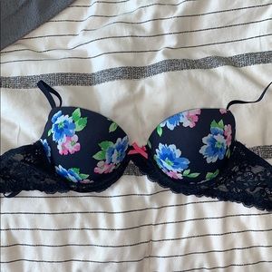 Gilly Hicks lightly lined Demi bra